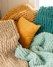 Load image into Gallery viewer, Chunky Knit Large Blanket