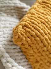 Load image into Gallery viewer, 18x18 Knit Pillow